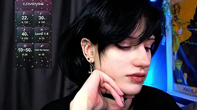 Snapshot of dark_vamp_ chatting on December 19, 12:24 am dark vamp online show from December 19, 12:24 am