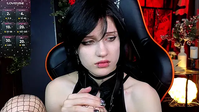 Snapshot of dark_vamp_ chatting on December 21, 4:19 am dark vamp online show from December 21, 4:19 am