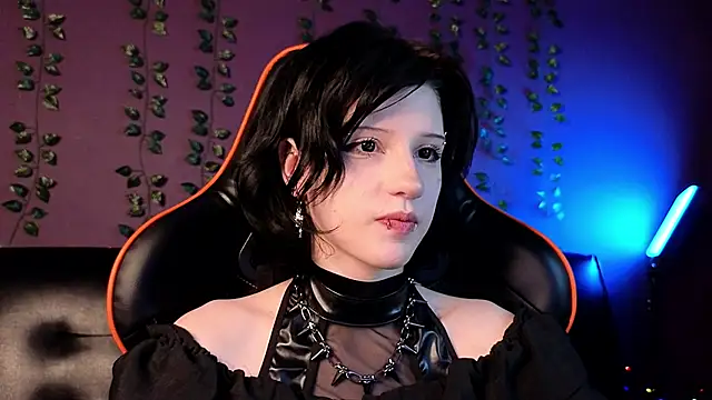Snapshot of dark_vamp_ chatting on January 18, 9:24 pm dark vamp online show from January 18, 9:24 pm