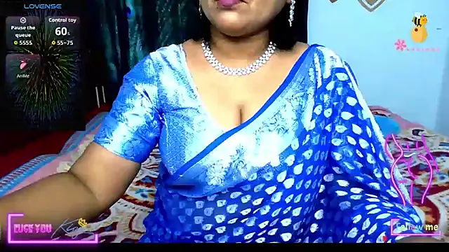 Snapshot of honey-sexy chatting on April 21, 5:25 am honey-sexy online show from April 21, 5:25 am