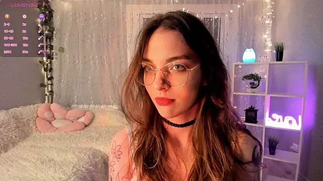 AraCopple online show from December 8, 8:04 pm