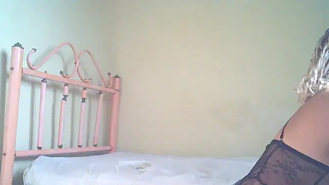 Snapshot of Lucy_White__ chatting on February 22, 8:51 pm Lucy White online show from February 22, 8:51 pm