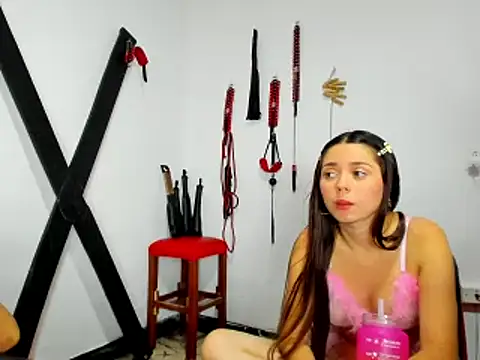 Hana and Zeta online show from February 26, 6:43 pm