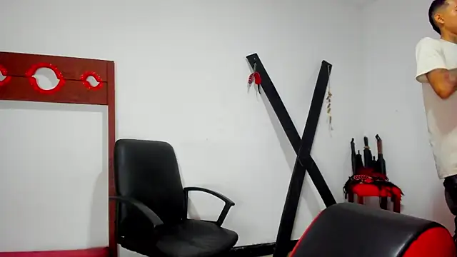 Hana and Zeta online show from March 12, 12:26 pm