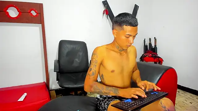 Hana and Zeta online show from March 13, 12:13 pm