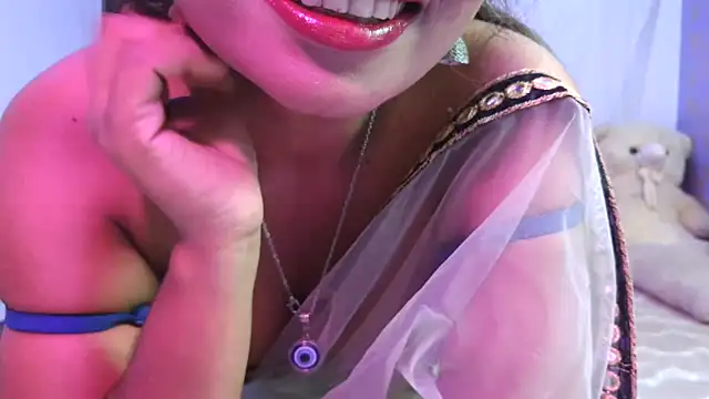 julika online show from September 19, 5:57 pm