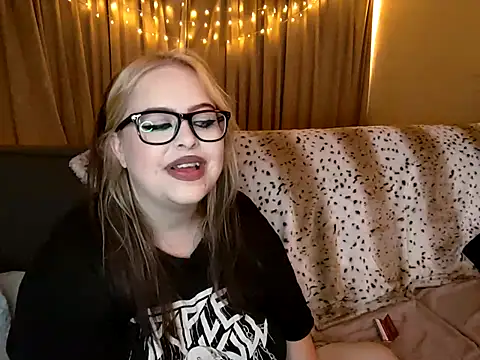 ChubbyBubs online show from February 15, 9:05 am