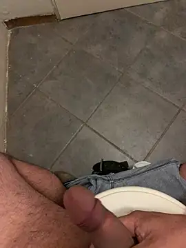 Snapshot of MrDwhit chatting on January 19, 11:25 am MrDwhit online show from January 19, 11:25 am