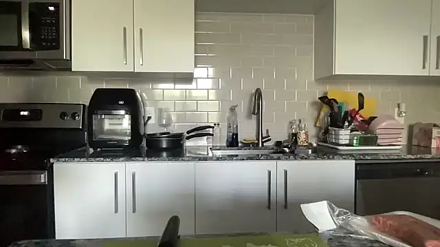 AveryJ99 online show from March 22, 9:31 pm