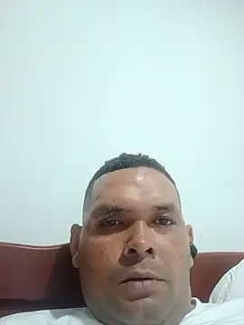 Snapshot of antoy---11 chatting on August 8, 1:52 am antoy---11 online show from August 8, 1:52 am