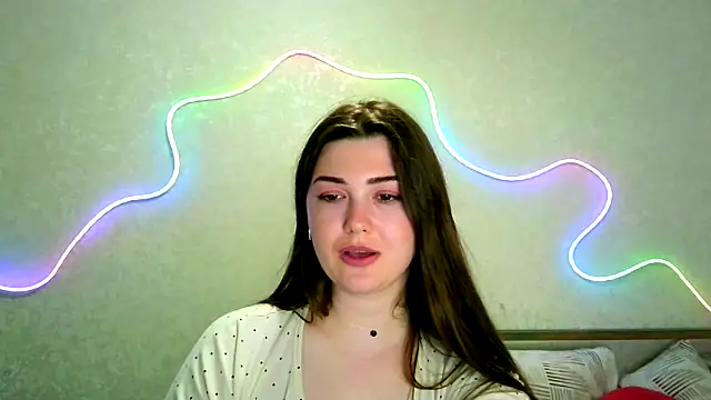 Snapshot of SeductiveTati chatting on June 5, 10:26 pm SeductiveTati online show from June 5, 10:26 pm