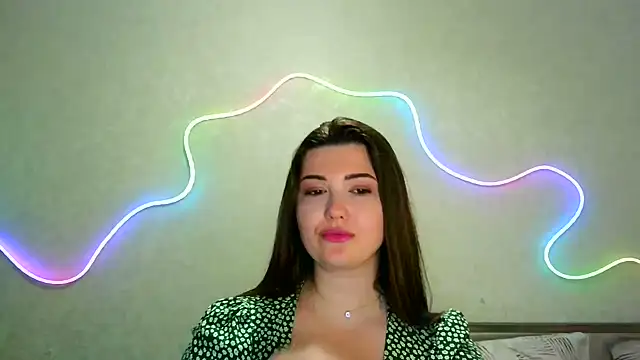 Snapshot of SeductiveTati chatting on June 11, 11:36 pm SeductiveTati online show from June 11, 11:36 pm