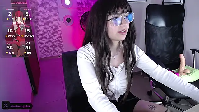 Snapshot of MiaEngels chatting on January 31, 2:26 am MiaEngels online show from January 31, 2:26 am