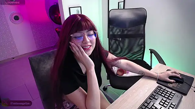 Snapshot of MiaEngels chatting on March 10, 2:05 pm MiaEngels online show from March 10, 2:05 pm