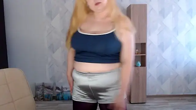 Snapshot of Melina_Hot9 chatting on September 9, 4:45 am Melina Hot9 online show from September 9, 4:45 am