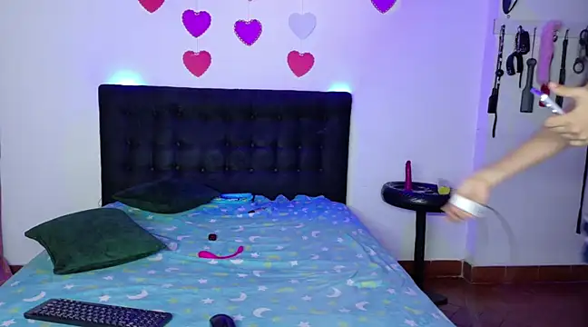 Snapshot of MadissomCute chatting on February 27, 1:16 am MadissomCute online show from February 27, 1:16 am