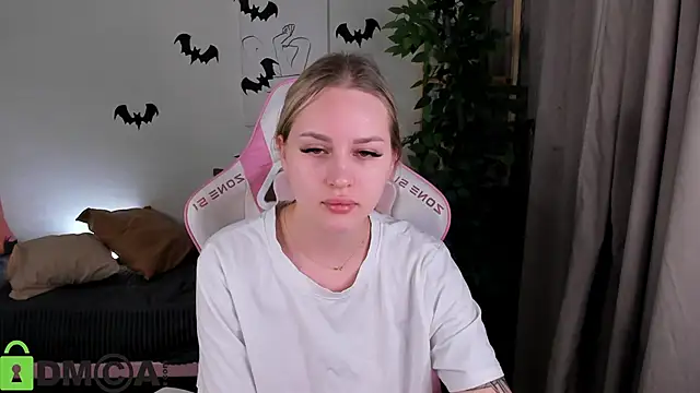 Snapshot of Carol__Cox chatting on October 31, 9:38 pm Carol Cox online show from October 31, 9:38 pm