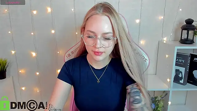 Snapshot of Carol__Cox chatting on November 14, 10:18 pm Carol Cox online show from November 14, 10:18 pm