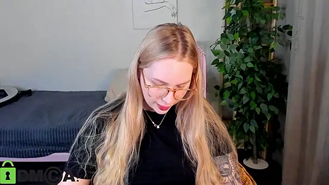 Snapshot of Carol__Cox chatting on December 3, 11:03 pm Carol Cox online show from December 3, 11:03 pm