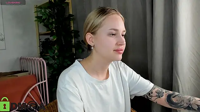 Snapshot of Carol__Cox chatting on December 14, 10:47 pm Carol Cox online show from December 14, 10:47 pm