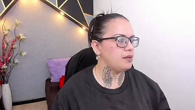 brigittemiller online show from April 29, 2:04 am