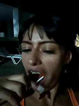 Snapshot of ZairaSofia1 chatting on December 17, 2:12 am ZairaSofia1 online show from December 17, 2:12 am