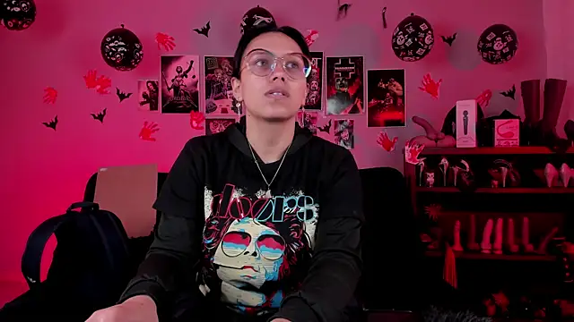 lilith-deveraux online show from November 19, 2:39 pm