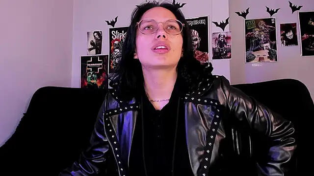 lilith-deveraux online show from June 13, 3:10 pm
