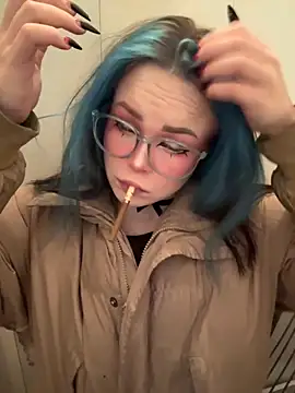 Snapshot of MaddisonHaas chatting on December 5, 12:08 am MaddisonHaas online show from December 5, 12:08 am