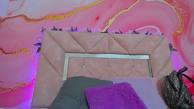 Taylor  cooper online show from November 19, 6:30 pm