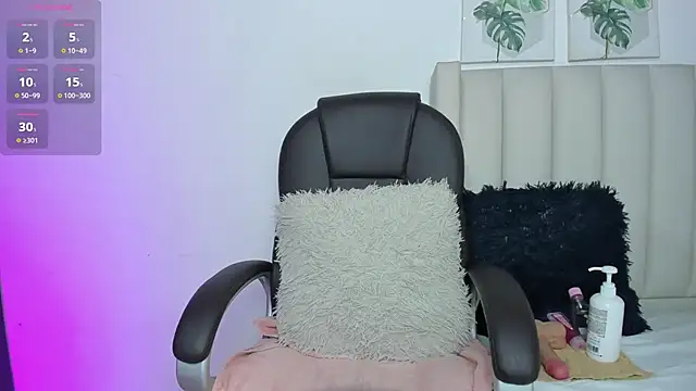 Marian Boobs online show from October 14, 9:15 pm