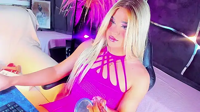 Snapshot of Elody_Preysler69 chatting on April 19, 4:45 am Elody Preysler69 online show from April 19, 4:45 am