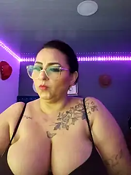 Snapshot of Ivonnee__ chatting on December 11, 6:36 am Ivonnee   online show from December 11, 6:36 am