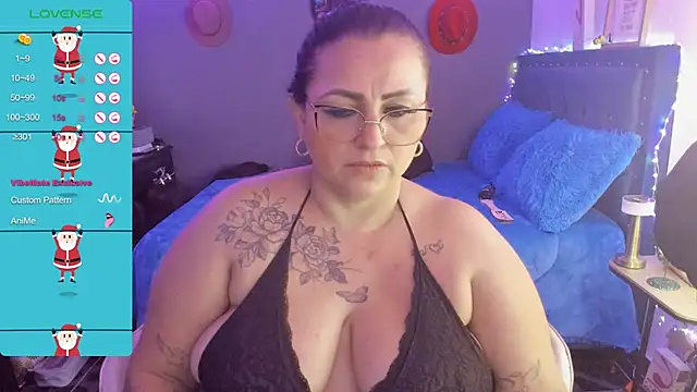 Snapshot of Ivonnee__ chatting on December 13, 9:13 am Ivonnee   online show from December 13, 9:13 am