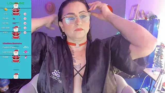 Snapshot of Ivonnee__ chatting on December 18, 4:09 am Ivonnee   online show from December 18, 4:09 am