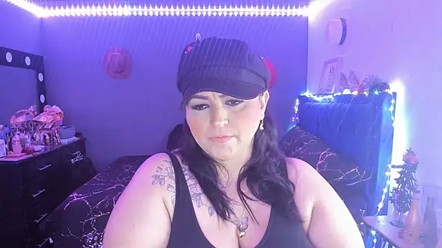 Snapshot of Ivonnee__ chatting on December 19, 3:40 am Ivonnee   online show from December 19, 3:40 am