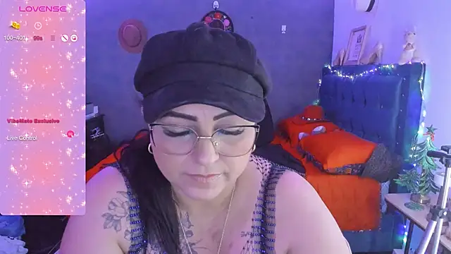 Snapshot of Ivonnee__ chatting on December 29, 10:34 am Ivonnee   online show from December 29, 10:34 am