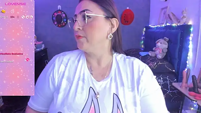 Snapshot of Ivonnee__ chatting on January 12, 2:35 am Ivonnee   online show from January 12, 2:35 am