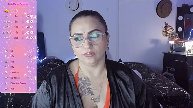 Snapshot of Ivonnee__ chatting on January 20, 6:53 am Ivonnee   online show from January 20, 6:53 am