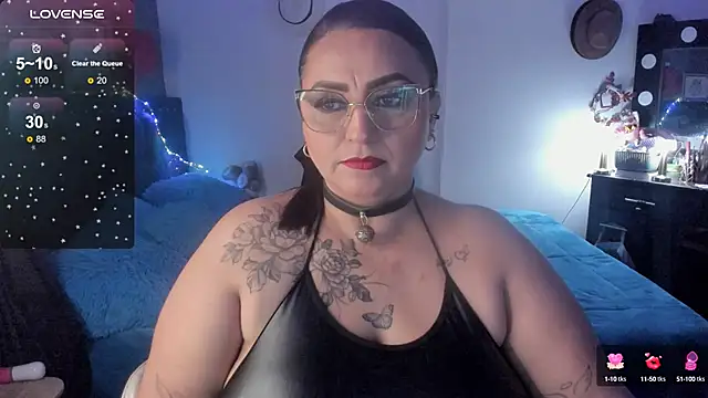 Snapshot of Ivonnee__ chatting on February 4, 1:23 am Ivonnee   online show from February 4, 1:23 am