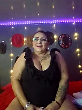 Snapshot of Ivonnee__ chatting on March 2, 8:27 am Ivonnee   online show from March 2, 8:27 am