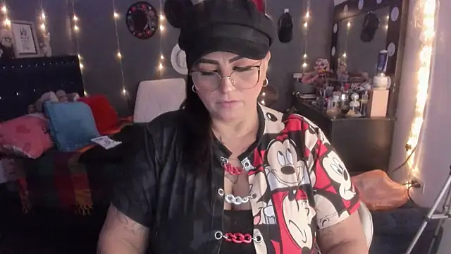 Snapshot of Ivonnee__ chatting on March 16, 3:47 am Ivonnee   online show from March 16, 3:47 am