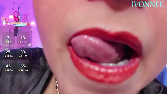 Snapshot of Ivonnee__ chatting on February 15, 11:41 am Ivonnee online show from February 15, 11:41 am