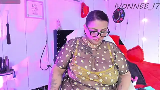 Snapshot of Ivonnee__ chatting on March 17, 2:38 am Ivonnee online show from March 17, 2:38 am