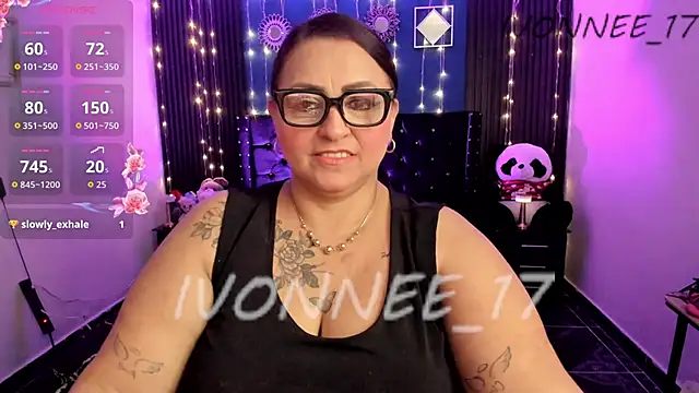 Snapshot of Ivonnee__ chatting on March 31, 4:35 am Ivonnee online show from March 31, 4:35 am