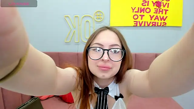 Snapshot of KetrinWhite chatting on May 11, 1:22 am KetrinWhite online show from May 11, 1:22 am