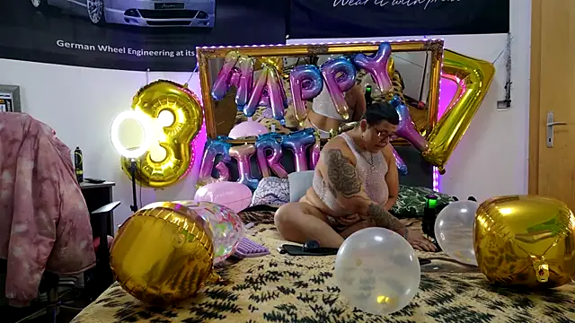 SunshineLexi online show from October 28, 3:25 pm