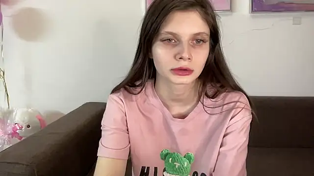 Snapshot of Effi_18 chatting on February 5, 7:20 pm Effi 18 online show from February 5, 7:20 pm