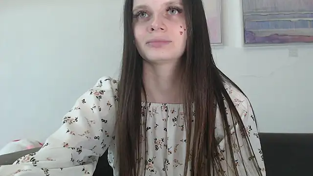 Snapshot of Effi_18 chatting on February 17, 12:10 am Effi 18 online show from February 17, 12:10 am