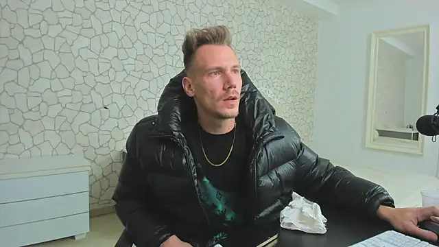 Snapshot of MateoBenjaminX chatting on December 4, 10:08 pm MateoBenjaminX online show from December 4, 10:08 pm